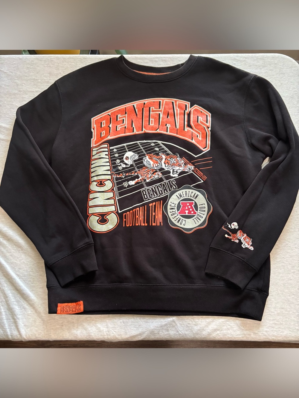 Vintage 90s Cincinnati Bengals NFL Graphic Crewneck Sweatshirt Size M